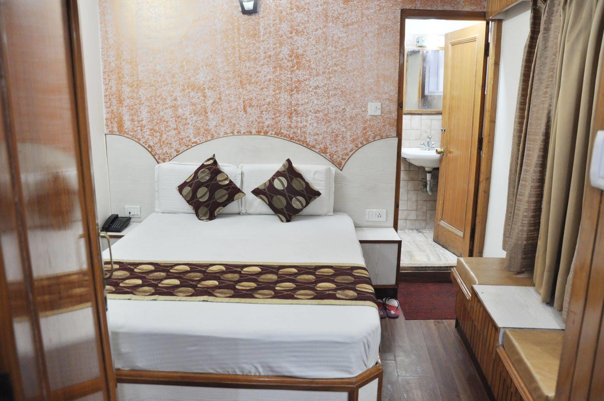 Hotel Sidharath Shimla Bagian luar foto