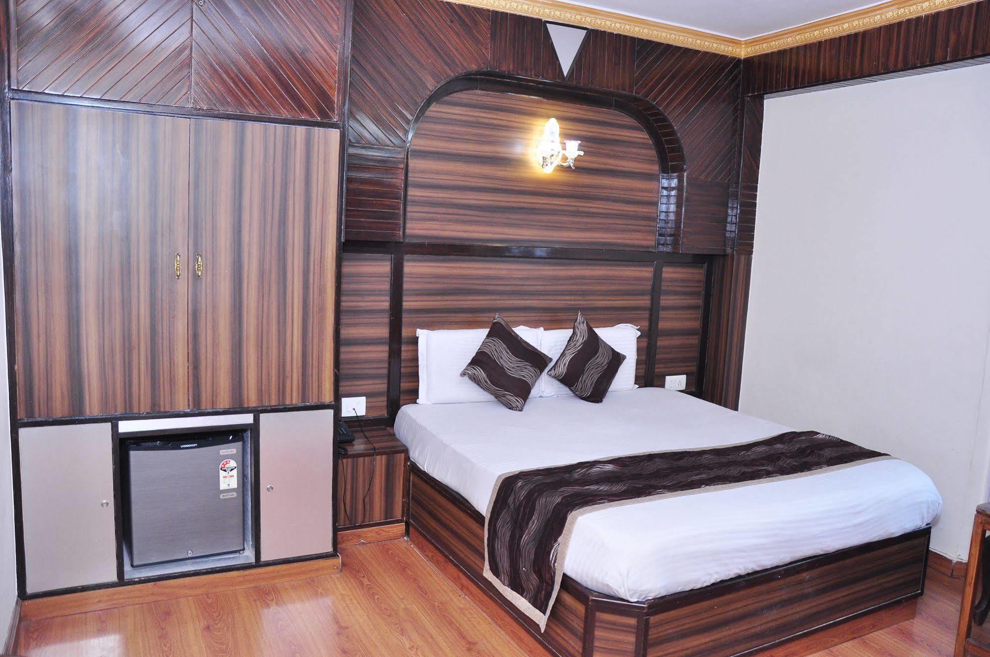 Hotel Sidharath Shimla Bagian luar foto